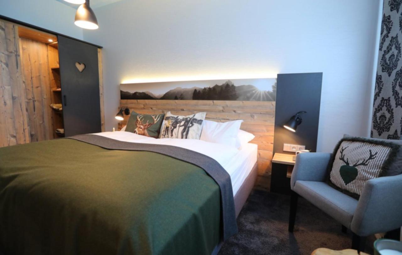 Home-Hotel Salzberg Berchtesgaden Luaran gambar A room at the Hotel Waldhaus Flims