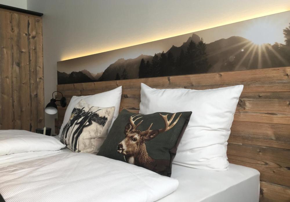 Home-Hotel Salzberg Berchtesgaden Luaran gambar A room at the Hotel Garni Alpenblick