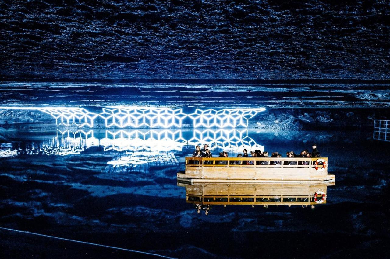 Home-Hotel Salzberg Berchtesgaden Luaran gambar The illuminated bridge at night